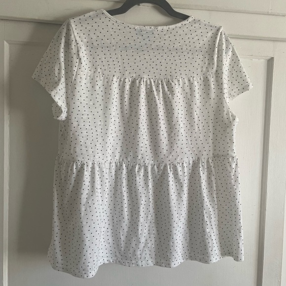 CeCe Ditsy Dot Tiered T-shirt. Pre-owned. - Picture 4 of 8